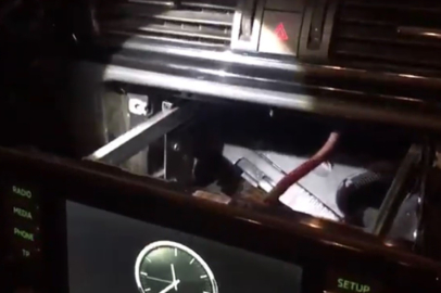 Narkotik köpekleri, zehir tacirinin 'özel düzenek' oyununu bozdu