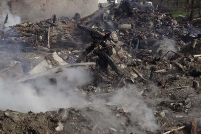 Gece Çıkan Yangında 6 Ev ve 1 Ahır Küle Döndü