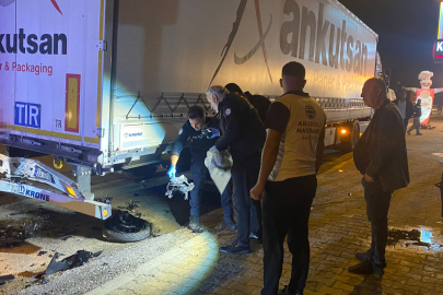 Motosiklet, park halindeki tıra çarptı: 1 ölü