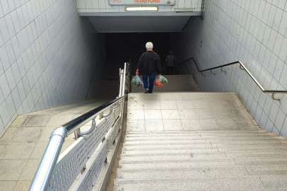 Yaşlı ve engellilerin merdivenlerden güçlükle inip çıkabiliyor