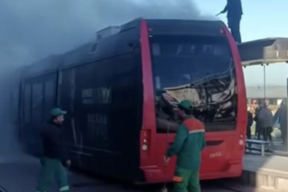 Bursa'da İpek Böceği Tramvayı Alevlere Teslim Oldu