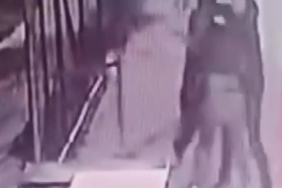 Parkta oturan 3 lise öğrencisi, öldüresiye darbedilip bacaklarından bıçaklandı