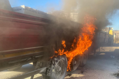 Seyir Halindeki Tır Alev Topuna Döndü