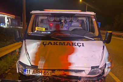 Çekici kamyonet, ticari araca çarptı : 2 ölü