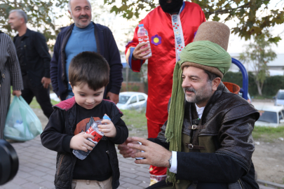 Gürsu'da Başkan Işık Evliya Çelebi oldu su dağıttı