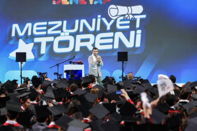 Selçuk Bayraktar mezun olan gençlere seslendi: "Bu güzel ülkenin geleceğinde sizlerin imzası olacak"