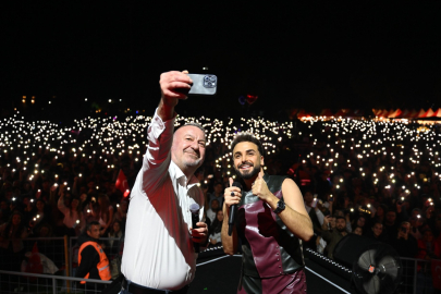 Karacabey’de 29 Ekim Coşkusu: Naturel Orkestrası ve Sefo ile Unutulmaz Gece