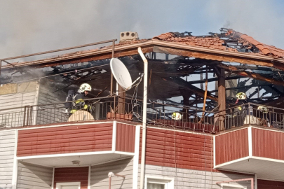 Binanın Çatısı Alevlere Teslim Oldu