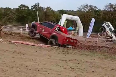 Off-road aracı takla attı, pilot kazayı ufak sıyrıklarla atlattı