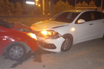 Afyonkarahisar'da Trafik Kazası: Polis Aracına Çarpan Otomobilde 2 Yaralı