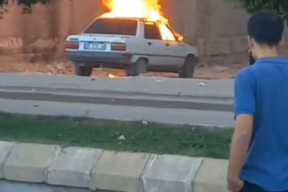 Park Halindeki Otomobil Alev Alev Yandı