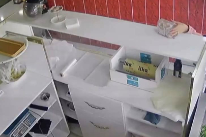 Akılalmaz  Olay! Sadaka Kutusunu Çaldı