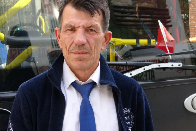 Yolda yaralı gördüğü köpeği acil müdahale ekiplerine teslim etti, kurtarılamadığını duyunca adeta yıkıldı