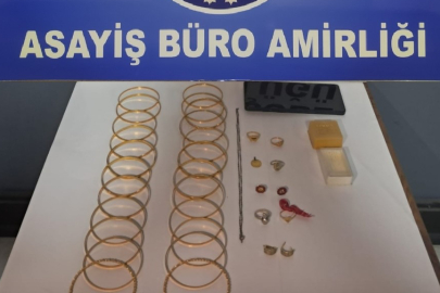 Öğretmenin 500 gram altın ve 1 milyon lirasını alıp birbirlerini de dolandırdılar