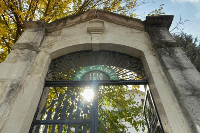 Ak Camii tarihi dokusuyla geçmişten izler taşıyor