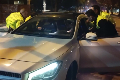 Kaçmaya çalışan alkollü sürücü, ekiplerin hızlı müdahalesi sonucu durduruldu