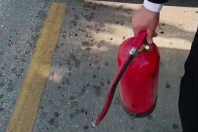 Halk otobüsündeki tüp boş çıkınca, yangın esnaftan temin edilen tüple söndürüldü