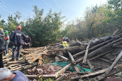 Tahtalarını sökerken ahşap ev yıkıldı; altında kalan sahibi öldü