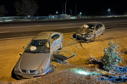Akaryakıt istasyonuna girmek isteyen araç bir başka araçla çarpıştı: 1'i ağır 8 yaralı