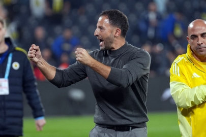 Tedesco, galibiyet sonrası tribünleri turladı