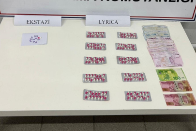 Pazarda uyuşturucu satarken yakalandı