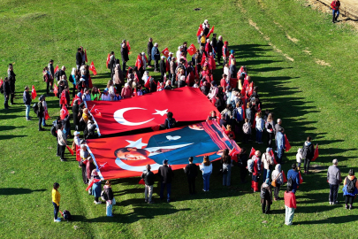 Yüzlerce kişi Atatürk için yürüdü