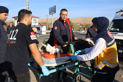 Otomobil  aydınlatma direği ve ağaçlara çarptı:  2’i ağır 6 yaralı