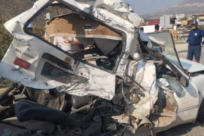 Ortalık savaş alanına döndü! Tır, ışıkta bekleyen 5 aracı biçti