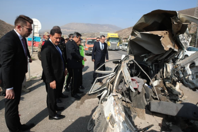 Freni arızalanan kamyon dehşet saçtı! Işıkta bekleyen 8 araca çarptı: Yaralılar var