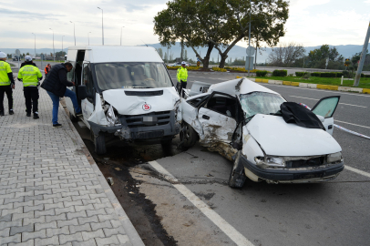 Balıkesir'de feci kaza: 1 ölü, 4 yaralı