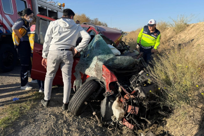 Otomobil kamyonla çarpıştı: 1 kişi hayatını kaybetti