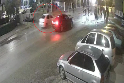 Kaçan otomobilin üzerlerine geldiği gören görevli polisler aracı lastiklerine ateş ederek durdurdu