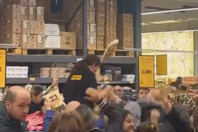 Çalışanlar indirimli ürünleri vatandaşlara fırlattı