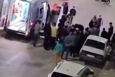 Motosikletle Otomobil Çarpıştı: 2 Yaralı