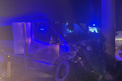 Tur Aracı ile Otomobil Çarpıştı: 4 Yaralı