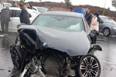 Karşı şeride geçen araç, faciaya yol açtı: İki ölü, bir ağır yaralı