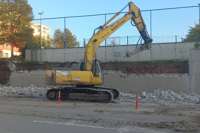 Okulun istinat duvarı, öğrencilerin güvenliği için yıkılıp yeniden inşa edilecek