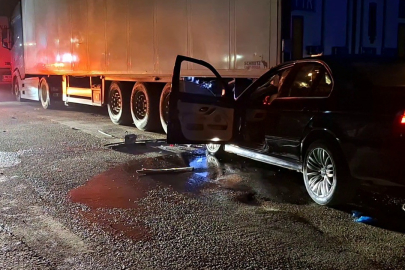 Bursa'da otomobil TIR'a çarptı: 1 ağır yaralı