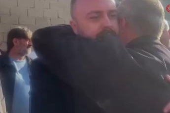 Şehit babası MHP'li başkana sarılıp "Beni Devlet Bahçeli'ye götürün" dedi