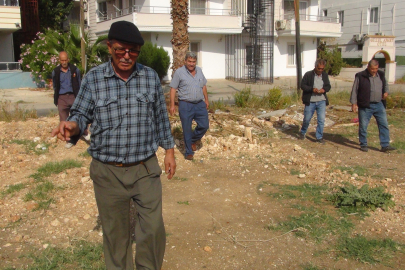 Elektrik çarpması gibi tepkiyle su kaynağını tespit ediyor