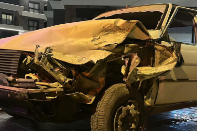 İki Araç Kafa Kafaya Çarpıştı: 2 Yaralı