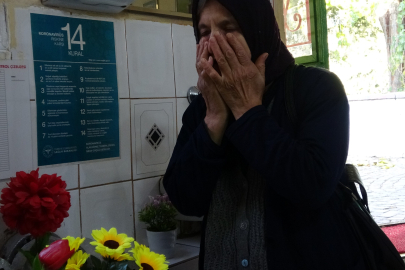 Pide salonunun ortasında bulunan yatır olarak bilinen mezarlık görenleri hayrete düşürüyor