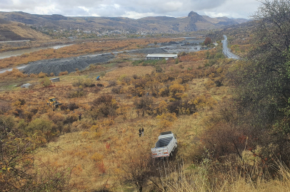 Kamyonet, 50 metrelik uçurumdan aşağı uçtu
