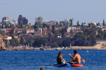 Antalya'da kasım ayında yazdan kalma günler yaşanıyor