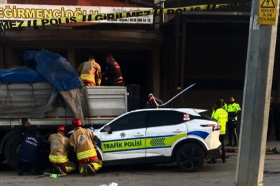 Ekip aracının TIR'a çarptığı kazada 1 polis şehit oldu