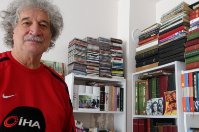 Depremde beyaz eşyalar yerine kitaplarını, plaklarını ve kasetlerini kurtardı