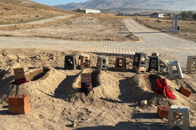 Anne ile küçük kızının mezar taşlarına gelin duvakları sarıldı