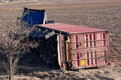 Çekici devrildi: 1 yaralı