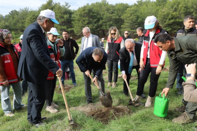 Edremit'te fidanlar toprakla buluştu