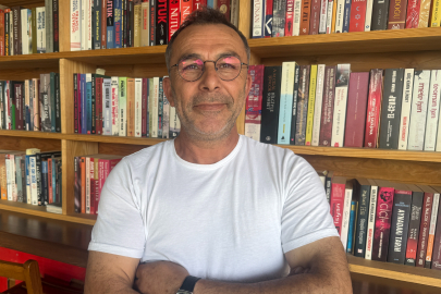 İşlettiği büfede 800 eserlik kütüphane kurdu